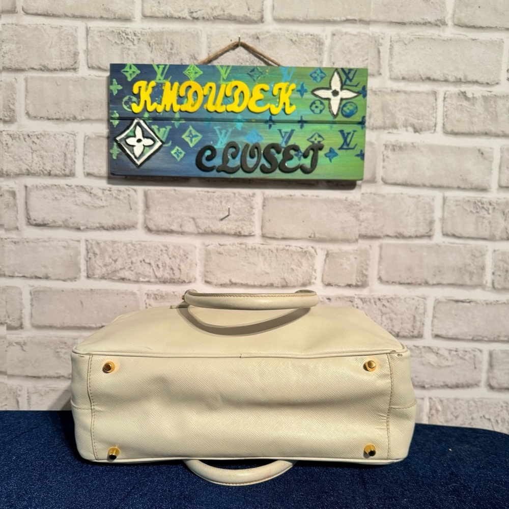 Prada Saffiano Leather Bauletto Shoulder Bag with lock 2 keys and dust bag - Picture 9 of 17